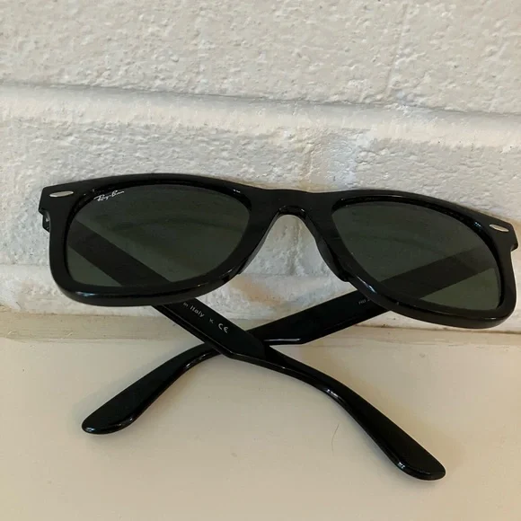 Ray-Ban Classic Black Wayfarer Sunglasses - Picture 5 of 6